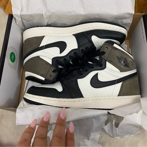 Air Jordan 1 mochas